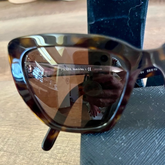 Prada tortoise shell cat eye sunglasses in mint condition - Picture 5 of 8